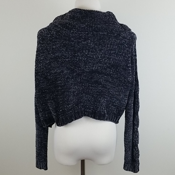 Love @ First Sight Cable Knit Crop Sweater in Navy - Picture 3 of 9